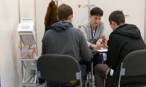 Targi edukacyjne 11-13 marca 2022 r., a na stoisku CWRKDIZ pokazy zawodów, doradztwo zawodowe, gry zawodoznawcze,  (21)