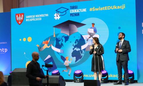 Targi edukacyjne 11-13 marca 2022 r., a na stoisku CWRKDIZ pokazy zawodów, doradztwo zawodowe, gry zawodoznawcze,  (2)