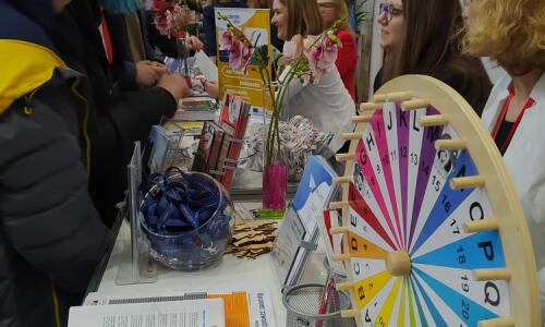 Targi edukacyjne 11-13 marca 2022 r., a na stoisku CWRKDIZ pokazy zawodów, doradztwo zawodowe, gry zawodoznawcze,  (3)