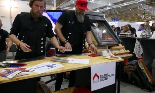 Targi edukacyjne 11-13 marca 2022 r., a na stoisku CWRKDIZ pokazy zawodów, doradztwo zawodowe, gry zawodoznawcze,  (5)