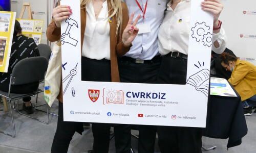 Targi edukacyjne 11-13 marca 2022 r., a na stoisku CWRKDIZ pokazy zawodów, doradztwo zawodowe, gry zawodoznawcze,  (14)