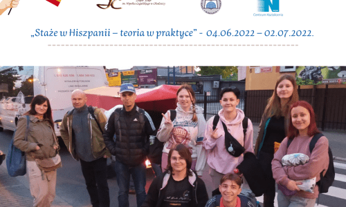 wyjazd mlodziezy z trzech szkol na praktyki zawodowe do Hiszpani; na zdjeciu mlodziez, opiekunowie, logotypy uczestnikow  (5)